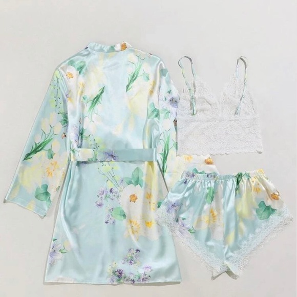 NWOT Three Piece Lounging Set Light Blue Robe, Tap Pants & Lace Bralette… - Picture 3 of 6